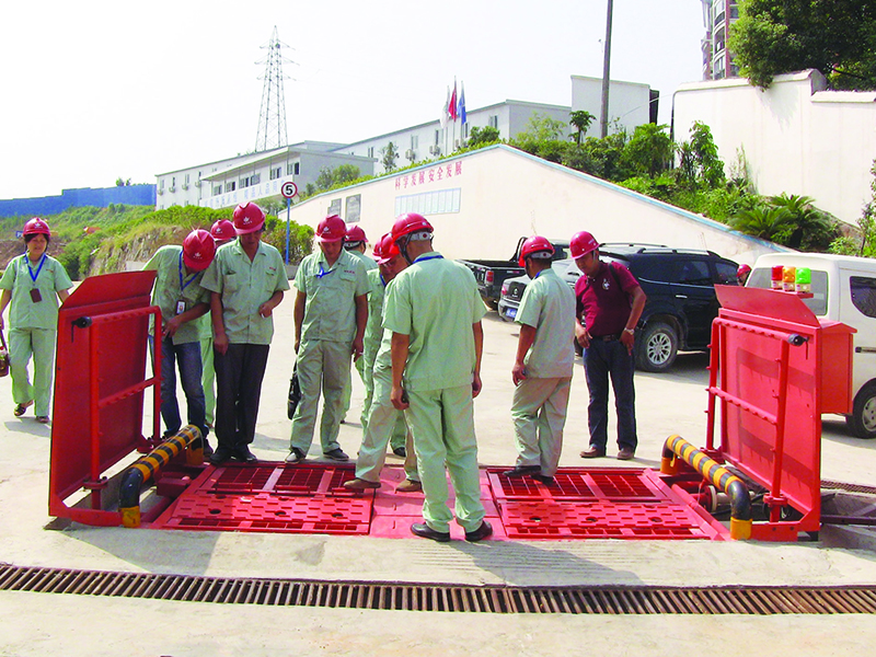 观摩湖北宜翔工地