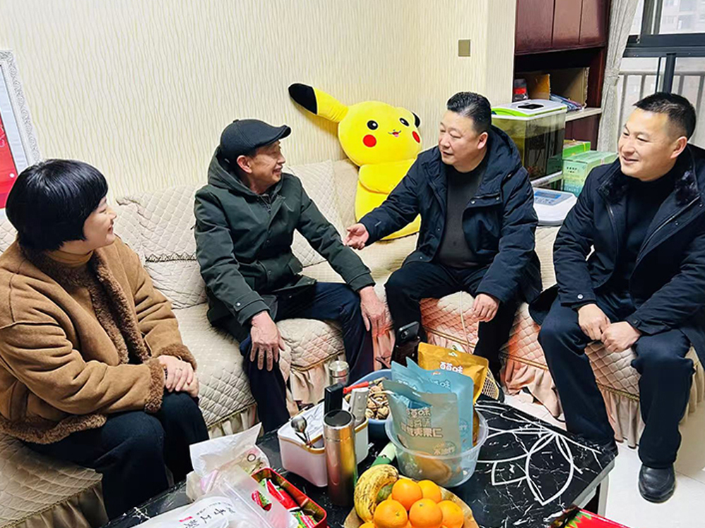 春节前夕走访慰问困难家庭3