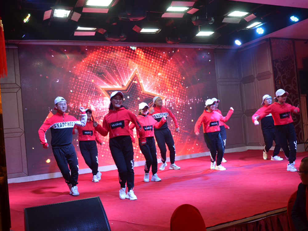 公司年会《日不落》