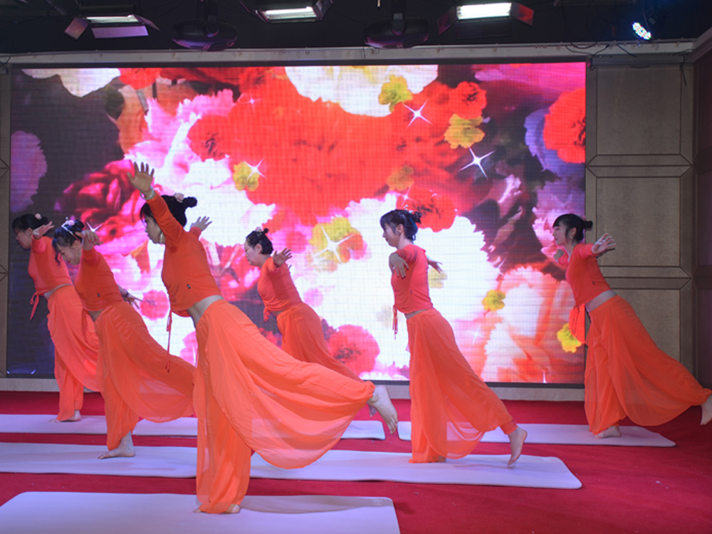 公司年会《春暖花开》