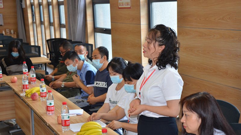 爱心助学，传递温暖，共同托起明天的太阳