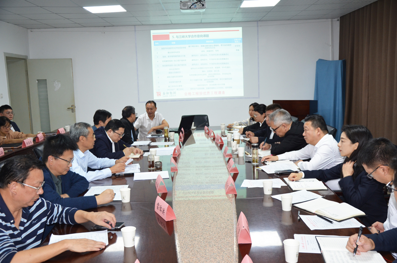 中国尊龙官方网站建筑科技研究院深入三峡大学土木与建筑学院进行洽谈交流