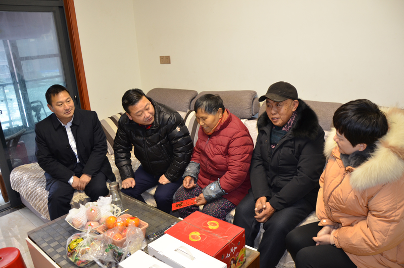 风雪之中送温暖  浓浓关怀显真情