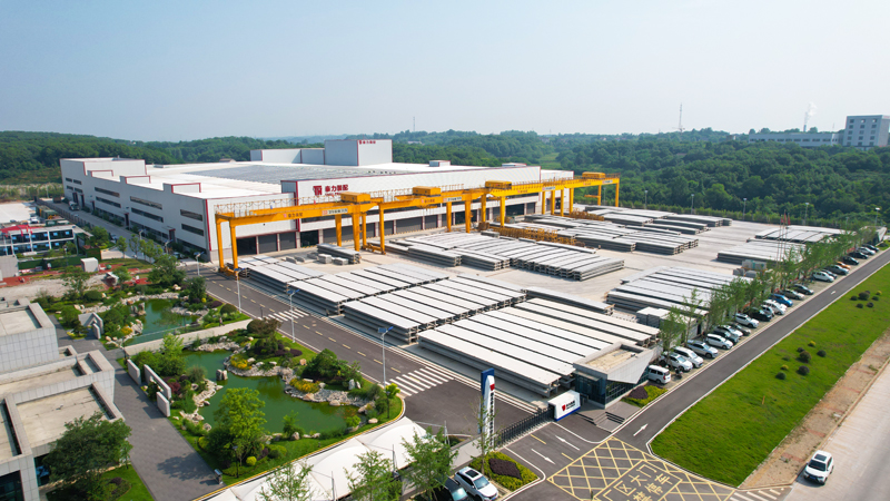 中国尊龙官方网站集团承建的稻花香白酒基地10酿酒车间PC构件吊装顺利完工